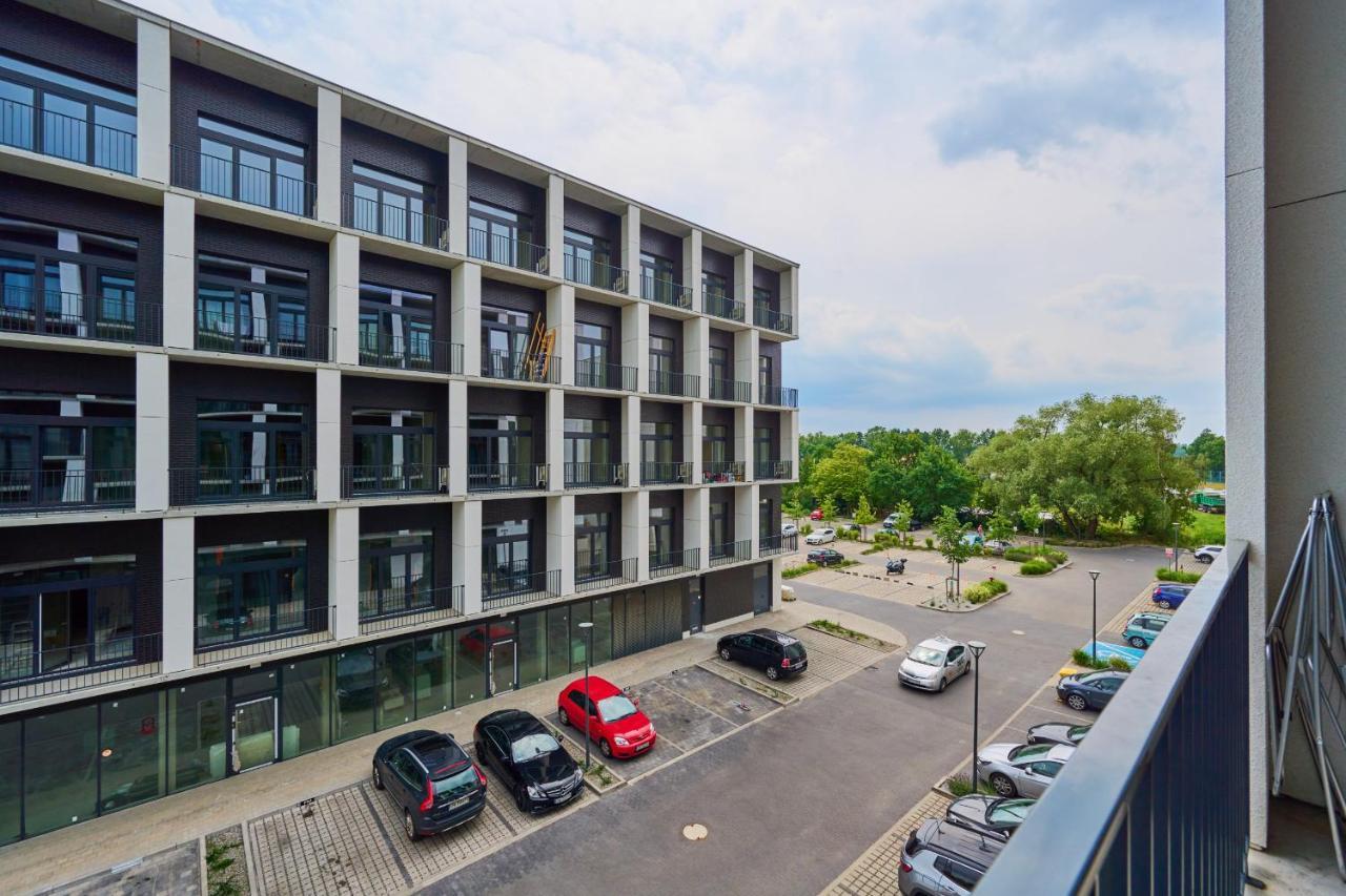 Mezzanine Studio Apartments Zarembowicza Wroclaw Airport By Renters Kültér fotó
