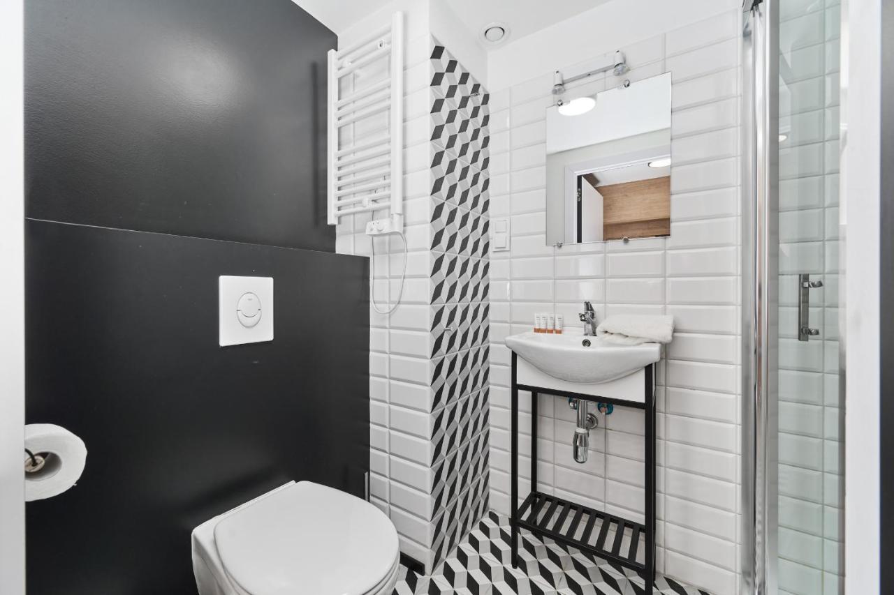 Mezzanine Studio Apartments Zarembowicza Wroclaw Airport By Renters Kültér fotó