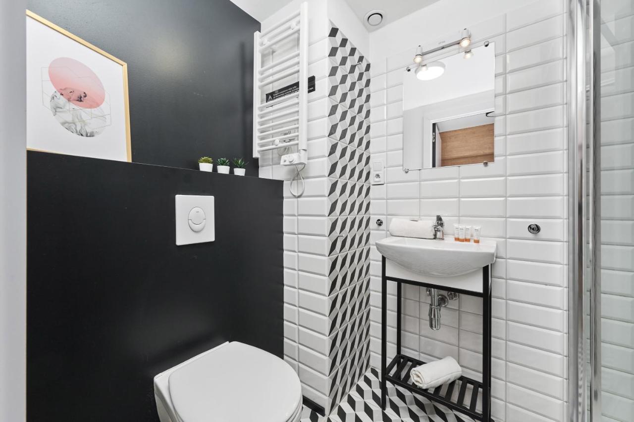 Mezzanine Studio Apartments Zarembowicza Wroclaw Airport By Renters Kültér fotó