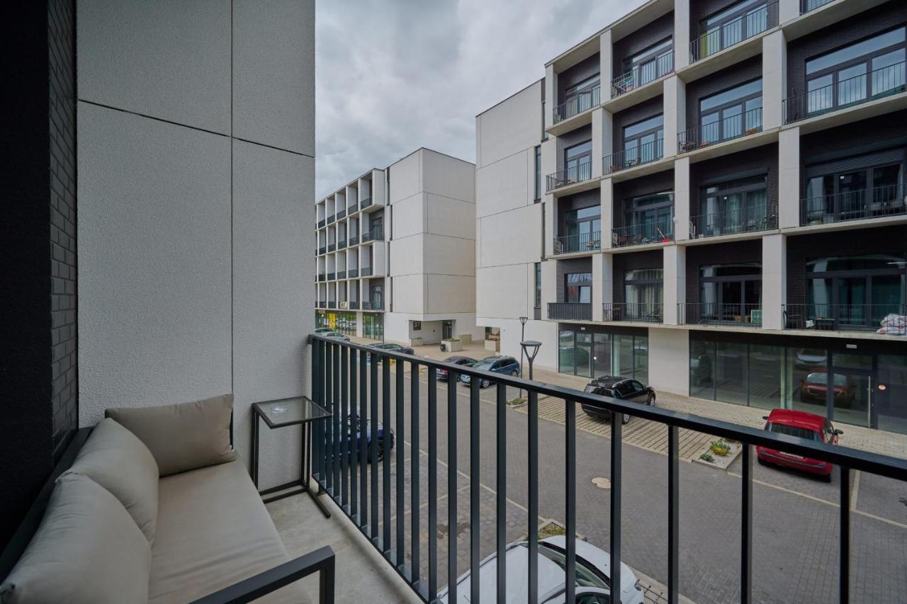 Mezzanine Studio Apartments Zarembowicza Wroclaw Airport By Renters Kültér fotó