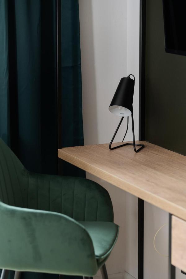 Mezzanine Studio Apartments Zarembowicza Wroclaw Airport By Renters Kültér fotó