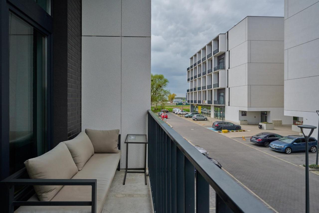Mezzanine Studio Apartments Zarembowicza Wroclaw Airport By Renters Kültér fotó