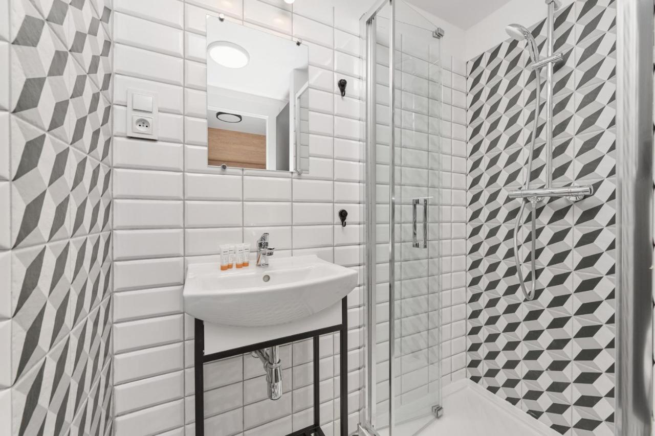 Mezzanine Studio Apartments Zarembowicza Wroclaw Airport By Renters Kültér fotó